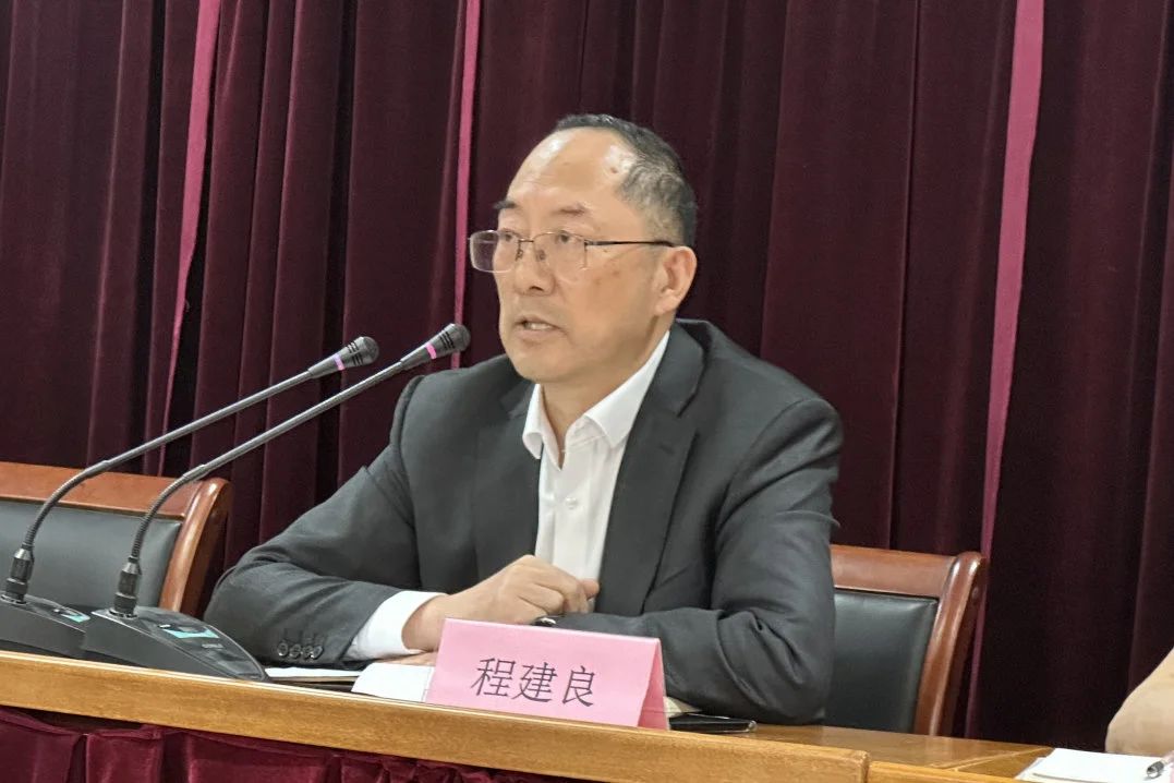 Changshu Polyester провів зустріч для кадрів середнього рівня, інженерного та технічного персоналу та маркетингового персоналу